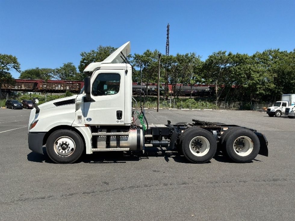 Day Cab Tractor-Heavy Duty Tractors-Freightliner-2020-T12664ST-Philadelphia-PA-91,039\n\t\tmiles-$ 66,750 - Image 4