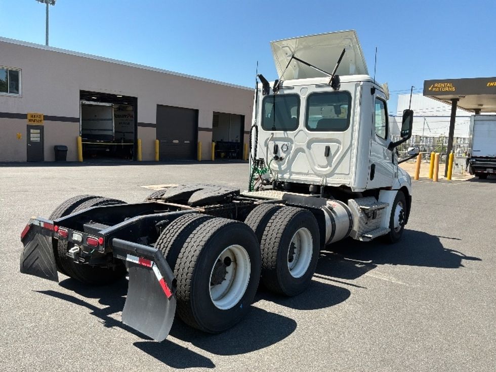 Day Cab Tractor-Heavy Duty Tractors-Freightliner-2020-T12664ST-Philadelphia-PA-91,039\n\t\tmiles-$ 66,750 - Image 7