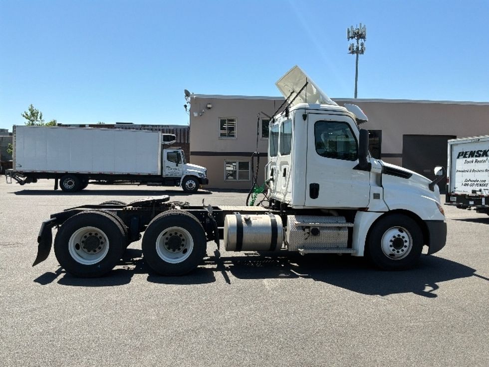 Day Cab Tractor-Heavy Duty Tractors-Freightliner-2020-T12664ST-Philadelphia-PA-91,039\n\t\tmiles-$ 66,750 - Image 8