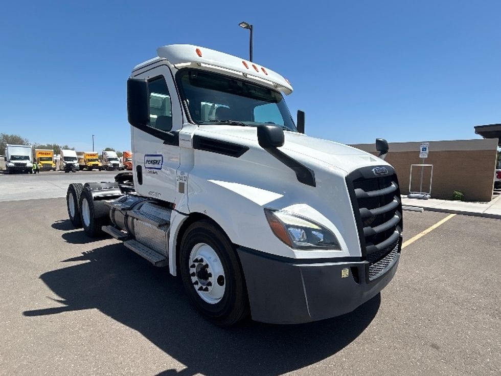 Day Cab Tractor-Heavy Duty Tractors-Freightliner-2020-T12664ST-Phoenix-AZ-101,500\n\t\tmiles-$ 68,250 - Image 1