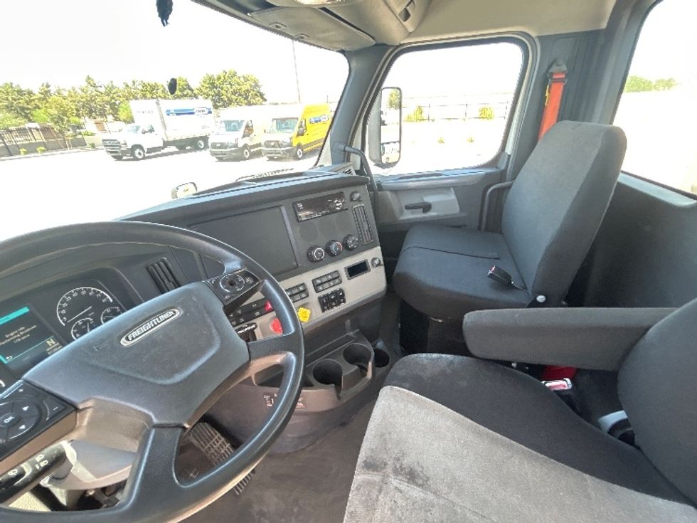 Day Cab Tractor-Heavy Duty Tractors-Freightliner-2020-T12664ST-Phoenix-AZ-101,500\n\t\tmiles-$ 68,250 - Image 10