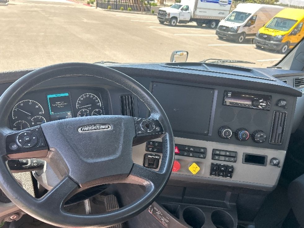 Day Cab Tractor-Heavy Duty Tractors-Freightliner-2020-T12664ST-Phoenix-AZ-101,500\n\t\tmiles-$ 68,250 - Image 11