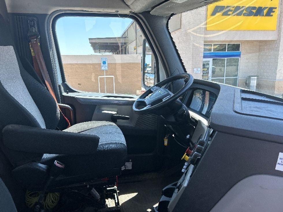 Day Cab Tractor-Heavy Duty Tractors-Freightliner-2020-T12664ST-Phoenix-AZ-101,500\n\t\tmiles-$ 68,250 - Image 14