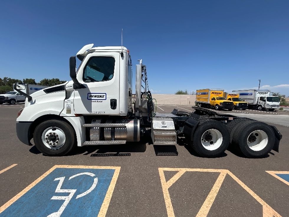 Day Cab Tractor-Heavy Duty Tractors-Freightliner-2020-T12664ST-Phoenix-AZ-101,500\n\t\tmiles-$ 68,250 - Image 4