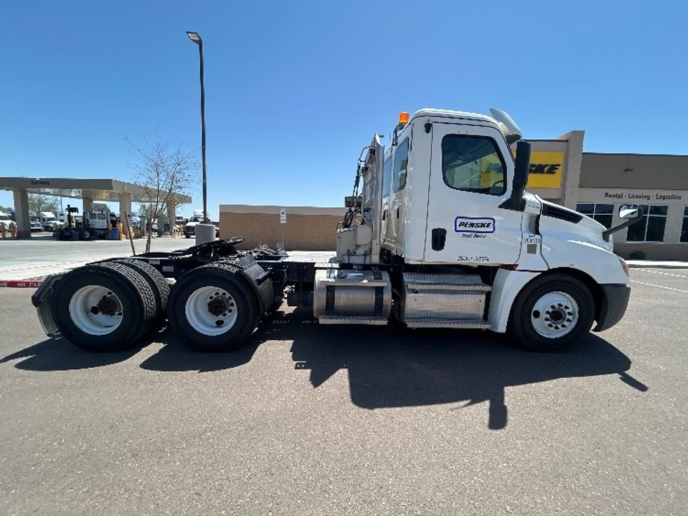 Day Cab Tractor-Heavy Duty Tractors-Freightliner-2020-T12664ST-Phoenix-AZ-101,500\n\t\tmiles-$ 68,250 - Image 8