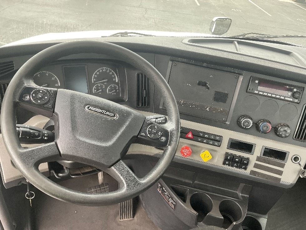 Day Cab Tractor-Heavy Duty Tractors-Freightliner-2020-T12664ST-Phoenix-AZ-137,941\n\t\tmiles-$ 66,750 - Image 11
