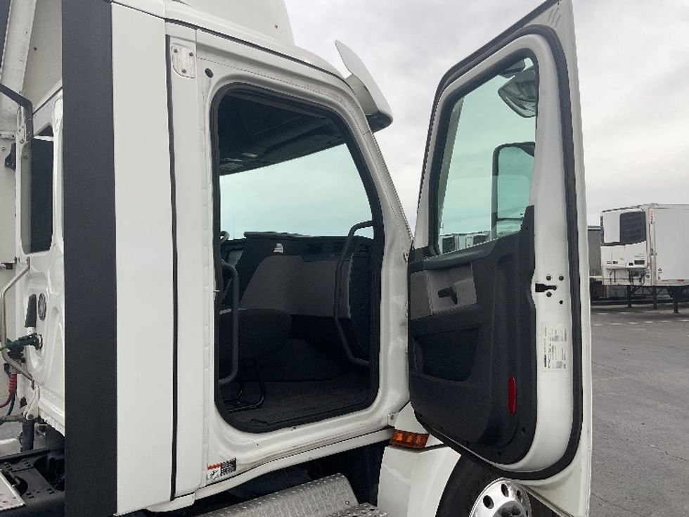 Day Cab Tractor-Heavy Duty Tractors-Freightliner-2020-T12664ST-Phoenix-AZ-137,941\n\t\tmiles-$ 66,750 - Image 12
