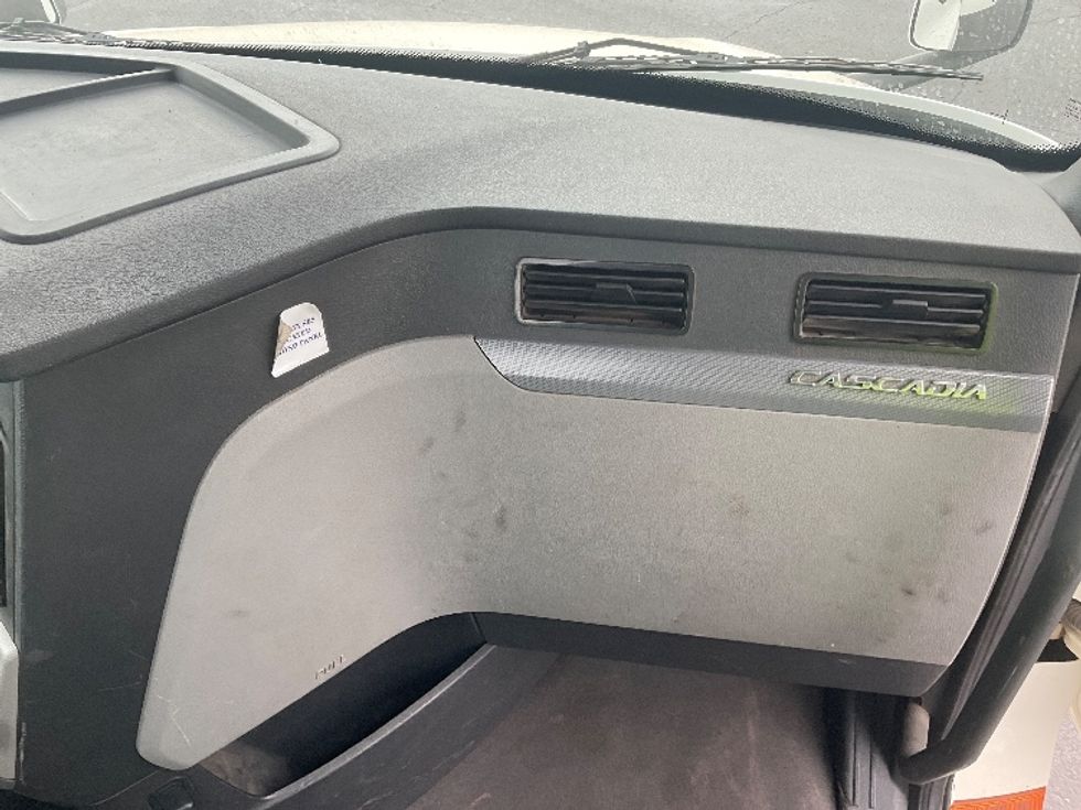 Day Cab Tractor-Heavy Duty Tractors-Freightliner-2020-T12664ST-Phoenix-AZ-137,941\n\t\tmiles-$ 66,750 - Image 13