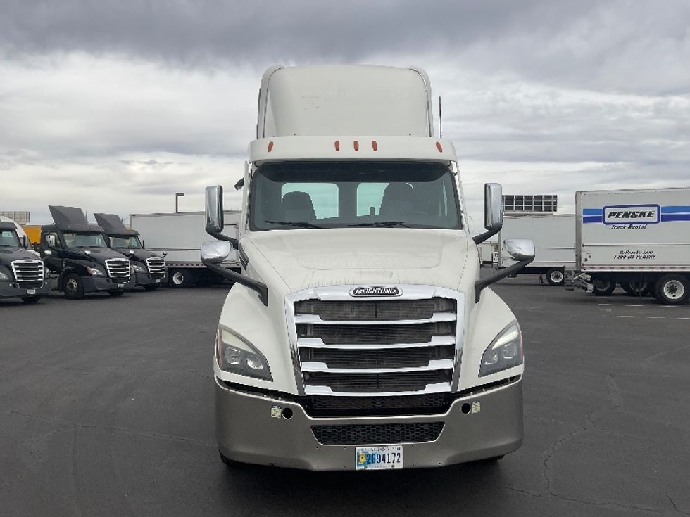 Day Cab Tractor-Heavy Duty Tractors-Freightliner-2020-T12664ST-Phoenix-AZ-137,941\n\t\tmiles-$ 66,750 - Image 2