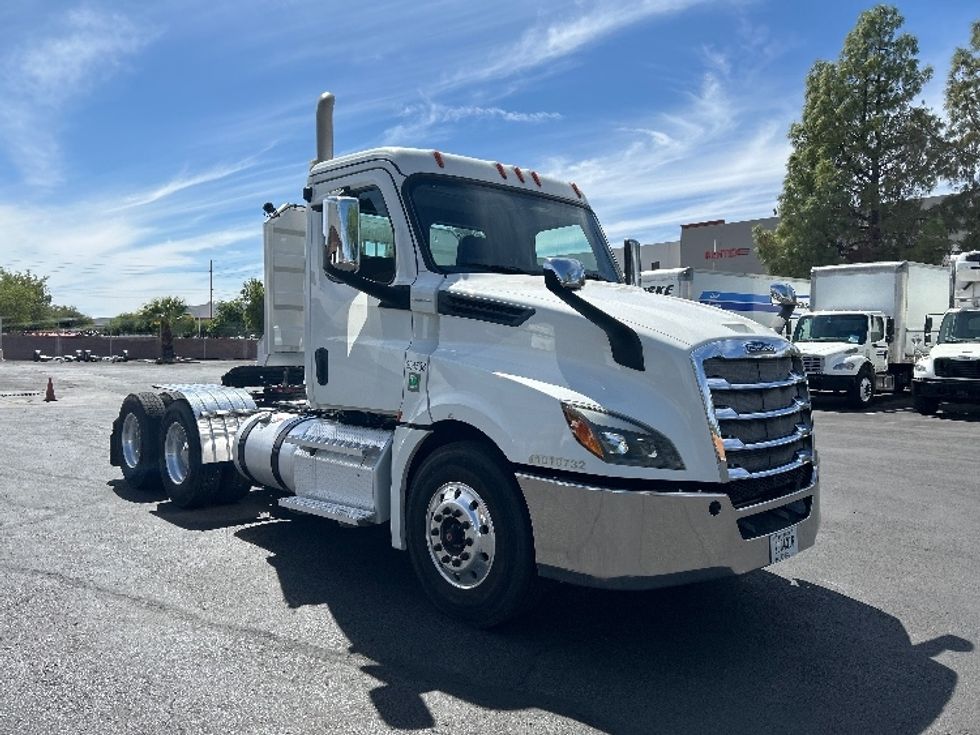 Day Cab Tractor-Heavy Duty Tractors-Freightliner-2020-T12664ST-Phoenix-AZ-223,782\n\t\tmiles-$ 67,500 - Image 1