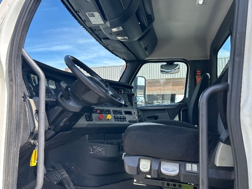 Day Cab Tractor-Heavy Duty Tractors-Freightliner-2020-T12664ST-Phoenix-AZ-223,782\n\t\tmiles-$ 67,500 - Image 10