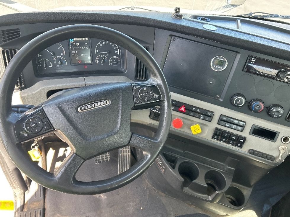 Day Cab Tractor-Heavy Duty Tractors-Freightliner-2020-T12664ST-Phoenix-AZ-223,782\n\t\tmiles-$ 67,500 - Image 11
