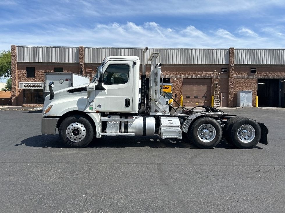 Day Cab Tractor-Heavy Duty Tractors-Freightliner-2020-T12664ST-Phoenix-AZ-223,782\n\t\tmiles-$ 67,500 - Image 4