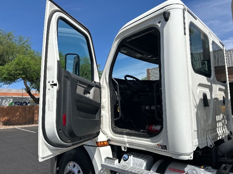 Day Cab Tractor-Heavy Duty Tractors-Freightliner-2020-T12664ST-Phoenix-AZ-223,782\n\t\tmiles-$ 67,500 - Image 9