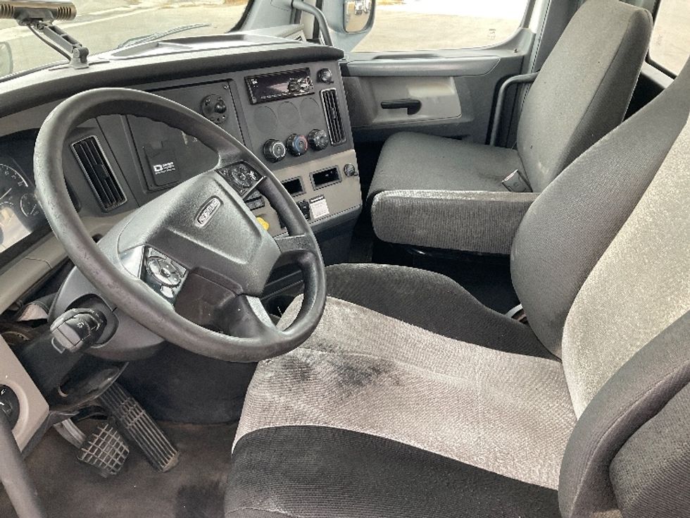 Day Cab Tractor-Heavy Duty Tractors-Freightliner-2020-T12664ST-Phoenix-AZ-225,322\n\t\tmiles-$ 61,750 - Image 10