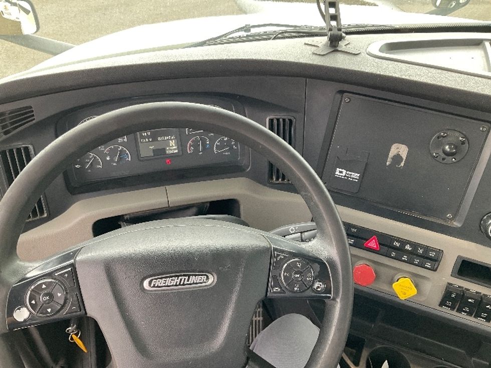 Day Cab Tractor-Heavy Duty Tractors-Freightliner-2020-T12664ST-Phoenix-AZ-225,322\n\t\tmiles-$ 61,750 - Image 11