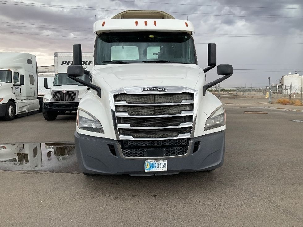 Day Cab Tractor-Heavy Duty Tractors-Freightliner-2020-T12664ST-Phoenix-AZ-225,322\n\t\tmiles-$ 61,750 - Image 2