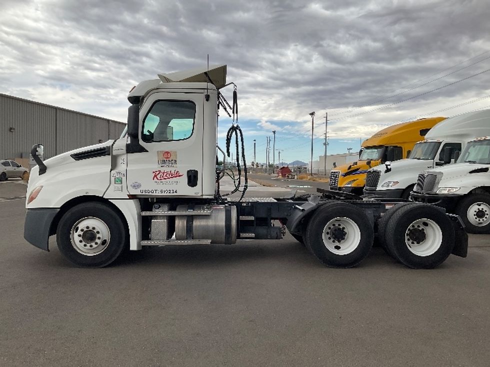 Day Cab Tractor-Heavy Duty Tractors-Freightliner-2020-T12664ST-Phoenix-AZ-225,322\n\t\tmiles-$ 61,750 - Image 4