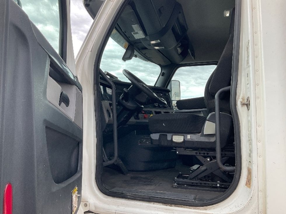 Day Cab Tractor-Heavy Duty Tractors-Freightliner-2020-T12664ST-Phoenix-AZ-225,322\n\t\tmiles-$ 61,750 - Image 9