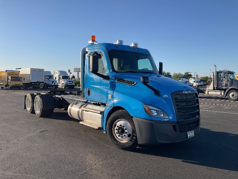 Day Cab Tractor-Heavy Duty Tractors-Freightliner-2020-T12664ST-Phoenix-AZ-233,792\n\t\tmiles-$ 55,500 - Image 1