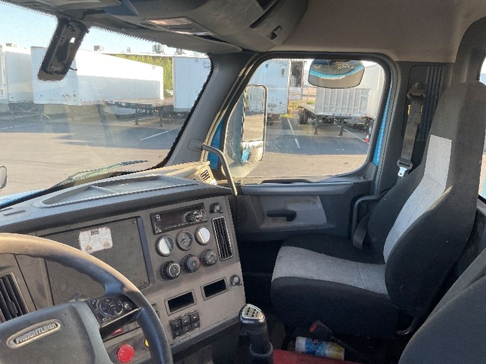 Day Cab Tractor-Heavy Duty Tractors-Freightliner-2020-T12664ST-Phoenix-AZ-233,792\n\t\tmiles-$ 55,500 - Image 10