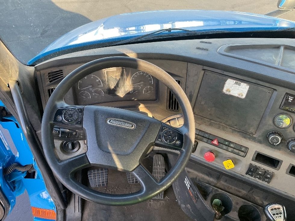 Day Cab Tractor-Heavy Duty Tractors-Freightliner-2020-T12664ST-Phoenix-AZ-233,792\n\t\tmiles-$ 55,500 - Image 11