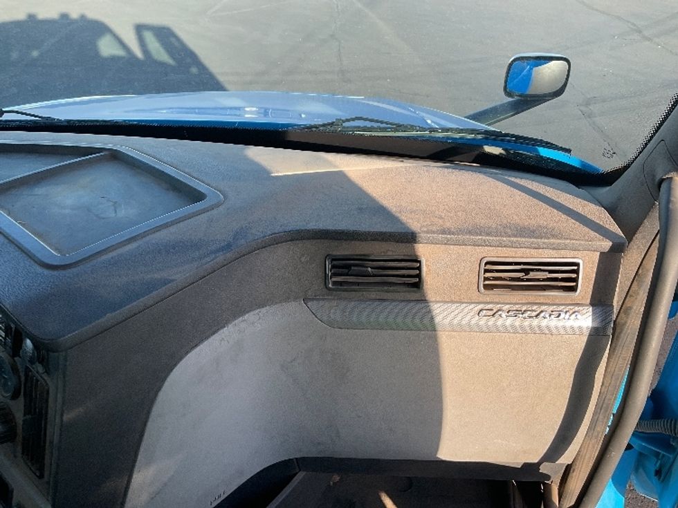 Day Cab Tractor-Heavy Duty Tractors-Freightliner-2020-T12664ST-Phoenix-AZ-233,792\n\t\tmiles-$ 55,500 - Image 13