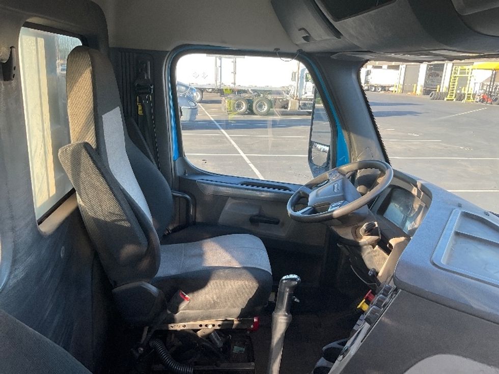 Day Cab Tractor-Heavy Duty Tractors-Freightliner-2020-T12664ST-Phoenix-AZ-233,792\n\t\tmiles-$ 55,500 - Image 14