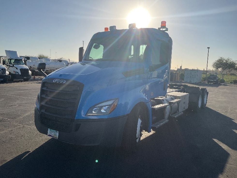 Day Cab Tractor-Heavy Duty Tractors-Freightliner-2020-T12664ST-Phoenix-AZ-233,792\n\t\tmiles-$ 55,500 - Image 3