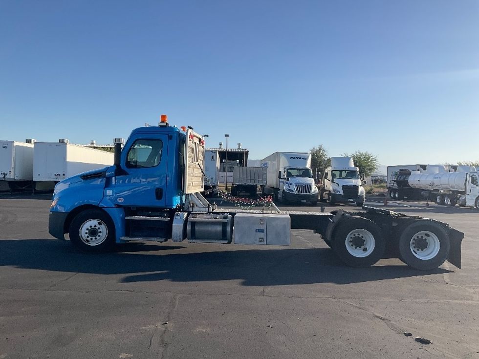 Day Cab Tractor-Heavy Duty Tractors-Freightliner-2020-T12664ST-Phoenix-AZ-233,792\n\t\tmiles-$ 55,500 - Image 4