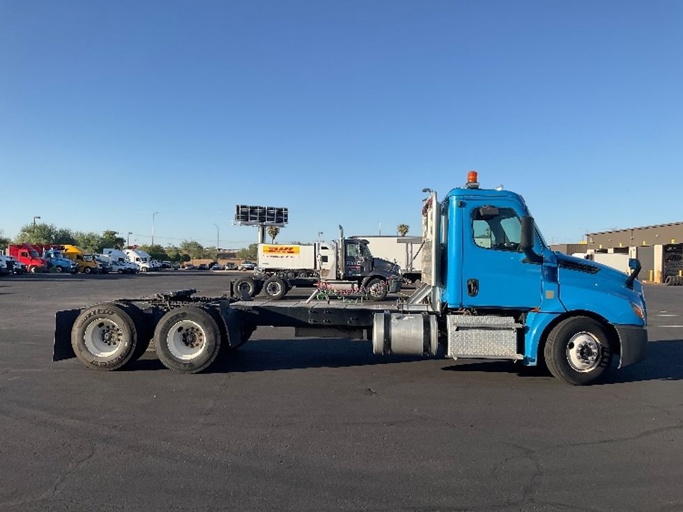 Day Cab Tractor-Heavy Duty Tractors-Freightliner-2020-T12664ST-Phoenix-AZ-233,792\n\t\tmiles-$ 55,500 - Image 8