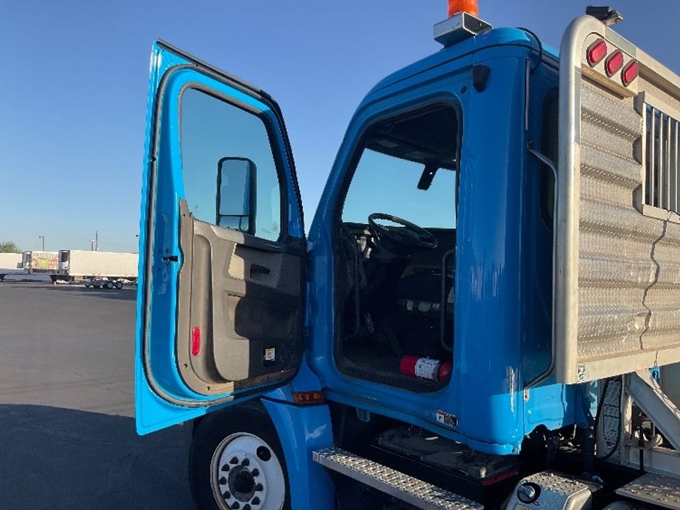 Day Cab Tractor-Heavy Duty Tractors-Freightliner-2020-T12664ST-Phoenix-AZ-233,792\n\t\tmiles-$ 55,500 - Image 9