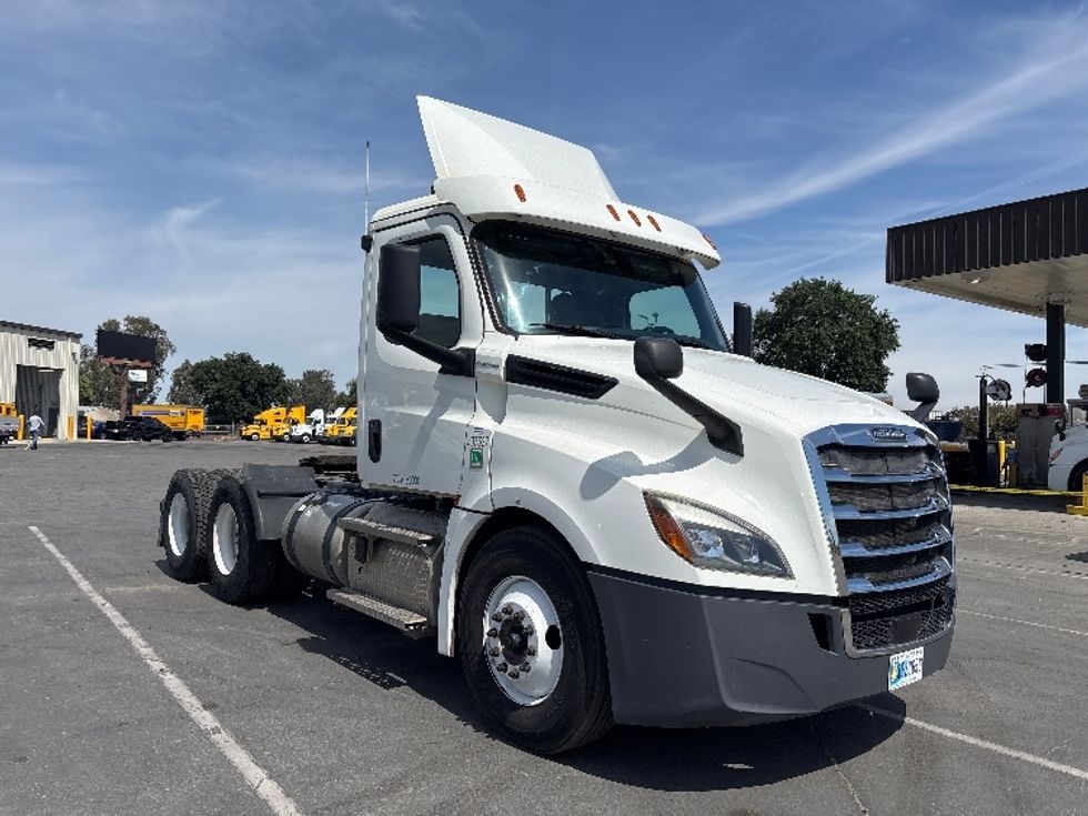 Day Cab Tractor-Heavy Duty Tractors-Freightliner-2020-T12664ST-Phoenix-AZ-242,755\n\t\tmiles-$ 57,750 - Image 1