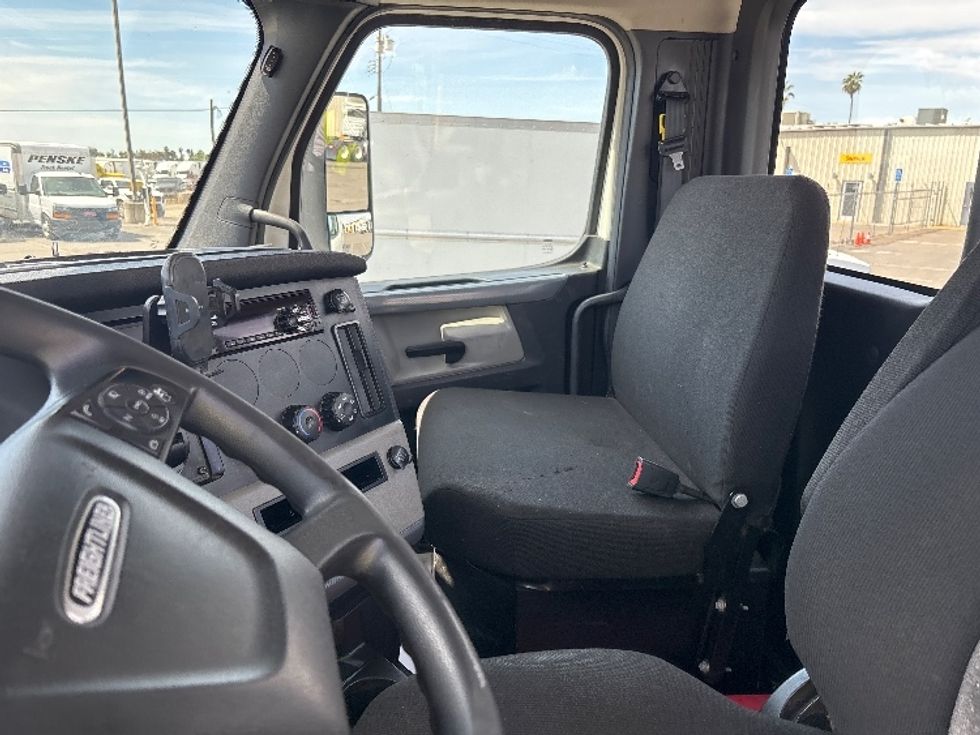 Day Cab Tractor-Heavy Duty Tractors-Freightliner-2020-T12664ST-Phoenix-AZ-242,755\n\t\tmiles-$ 57,750 - Image 10