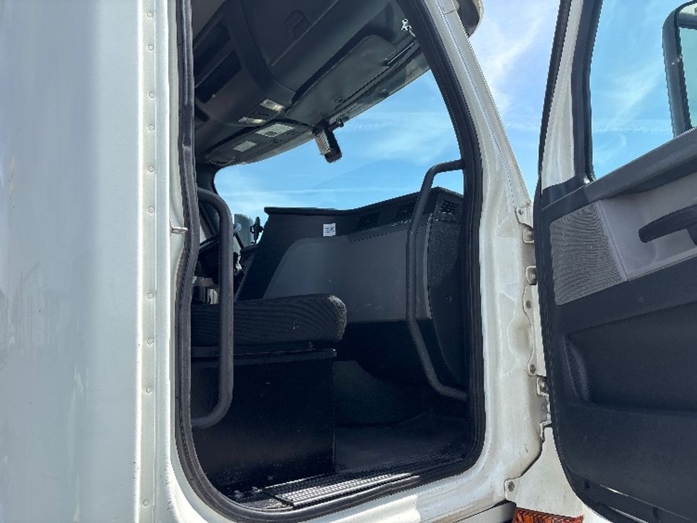 Day Cab Tractor-Heavy Duty Tractors-Freightliner-2020-T12664ST-Phoenix-AZ-242,755\n\t\tmiles-$ 57,750 - Image 12