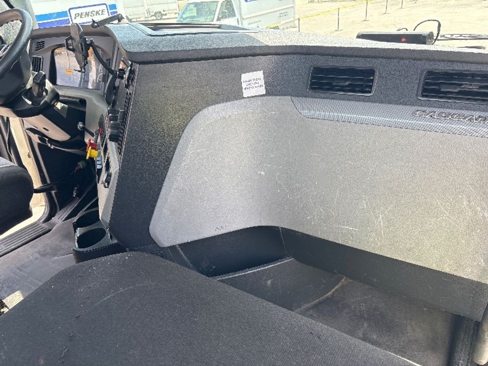 Day Cab Tractor-Heavy Duty Tractors-Freightliner-2020-T12664ST-Phoenix-AZ-242,755\n\t\tmiles-$ 57,750 - Image 13