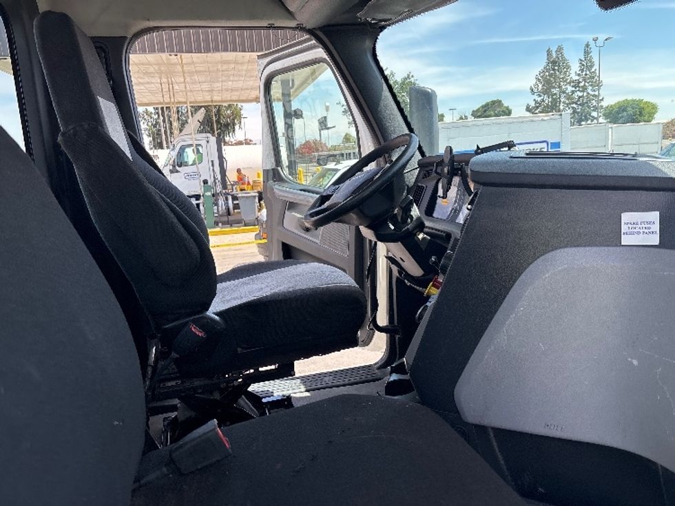 Day Cab Tractor-Heavy Duty Tractors-Freightliner-2020-T12664ST-Phoenix-AZ-242,755\n\t\tmiles-$ 57,750 - Image 14