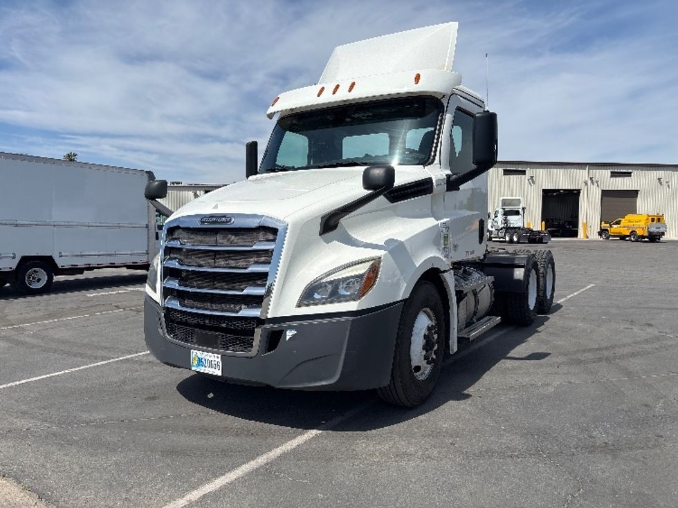 Day Cab Tractor-Heavy Duty Tractors-Freightliner-2020-T12664ST-Phoenix-AZ-242,755\n\t\tmiles-$ 57,750 - Image 3