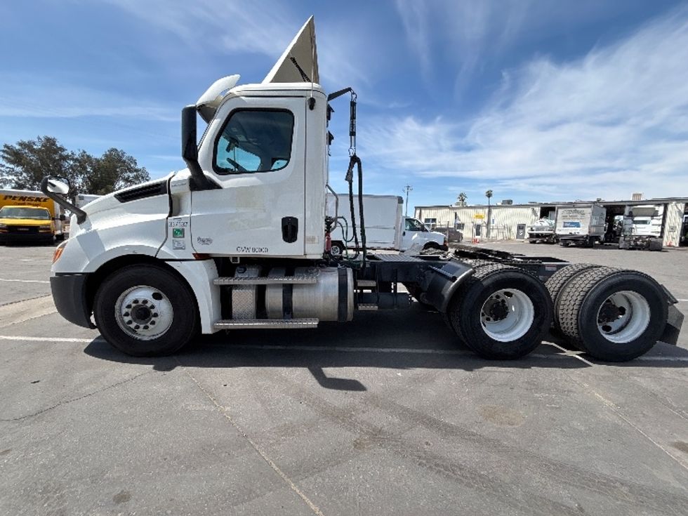 Day Cab Tractor-Heavy Duty Tractors-Freightliner-2020-T12664ST-Phoenix-AZ-242,755\n\t\tmiles-$ 57,750 - Image 4