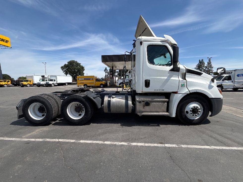 Day Cab Tractor-Heavy Duty Tractors-Freightliner-2020-T12664ST-Phoenix-AZ-242,755\n\t\tmiles-$ 57,750 - Image 8
