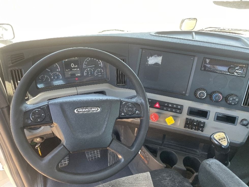 Day Cab Tractor-Heavy Duty Tractors-Freightliner-2020-T12664ST-Phoenix-AZ-246,042\n\t\tmiles-$ 59,500 - Image 11
