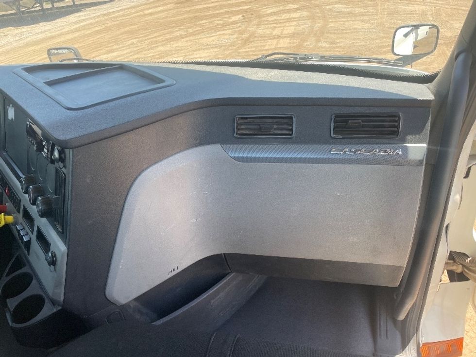 Day Cab Tractor-Heavy Duty Tractors-Freightliner-2020-T12664ST-Phoenix-AZ-246,042\n\t\tmiles-$ 59,500 - Image 13