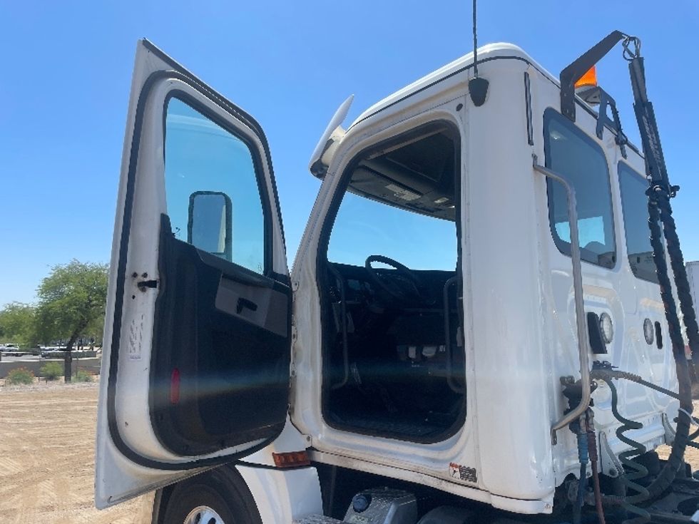 Day Cab Tractor-Heavy Duty Tractors-Freightliner-2020-T12664ST-Phoenix-AZ-246,042\n\t\tmiles-$ 59,500 - Image 9