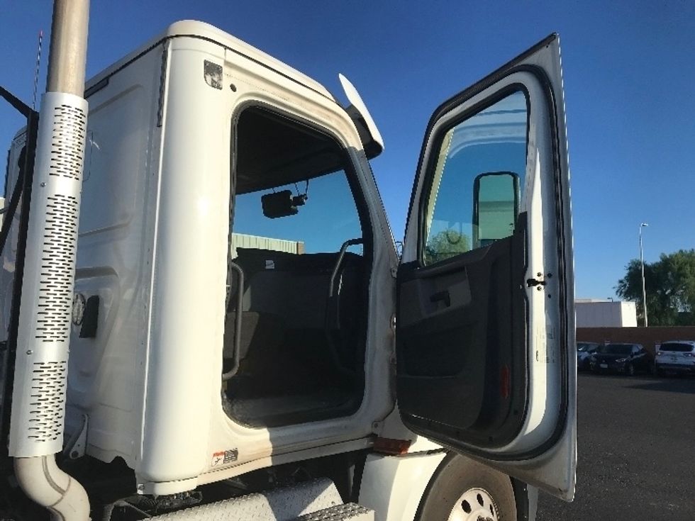 Day Cab Tractor-Heavy Duty Tractors-Freightliner-2020-T12664ST-Phoenix-AZ-279,169\n\t\tmiles-$ 63,500 - Image 12