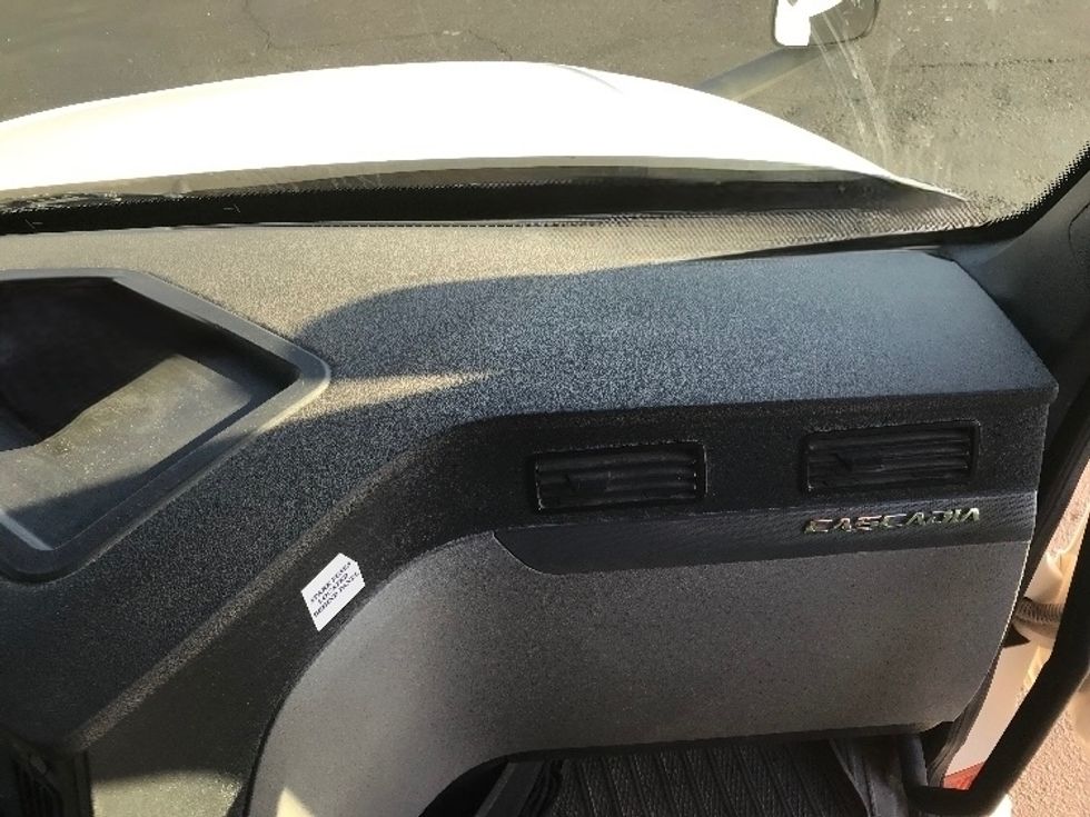 Day Cab Tractor-Heavy Duty Tractors-Freightliner-2020-T12664ST-Phoenix-AZ-279,169\n\t\tmiles-$ 63,500 - Image 13