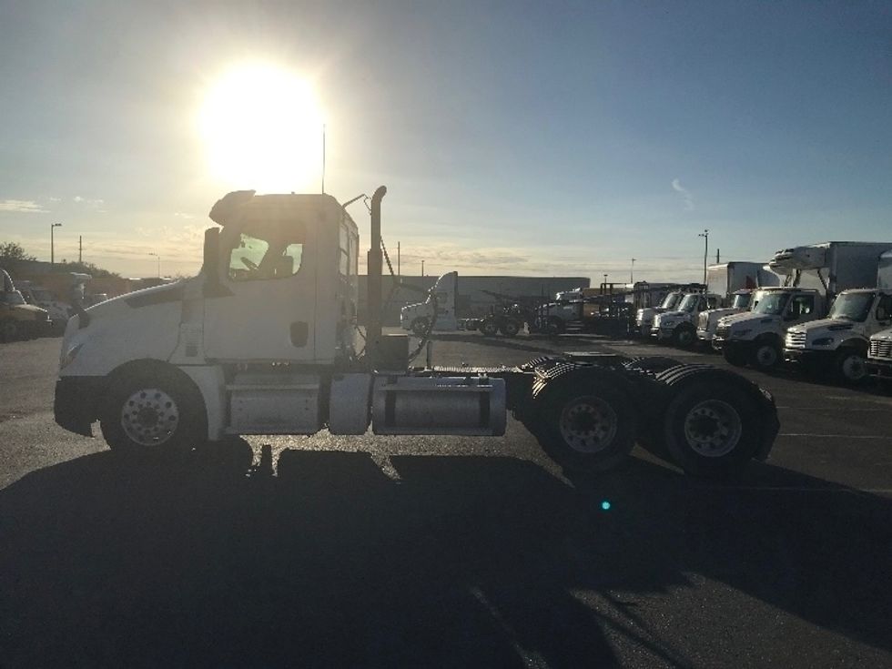 Day Cab Tractor-Heavy Duty Tractors-Freightliner-2020-T12664ST-Phoenix-AZ-279,169\n\t\tmiles-$ 63,500 - Image 4
