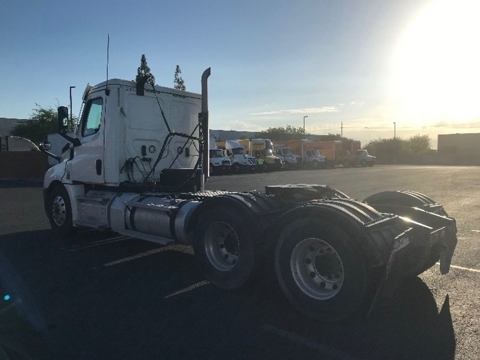 Day Cab Tractor-Heavy Duty Tractors-Freightliner-2020-T12664ST-Phoenix-AZ-279,169\n\t\tmiles-$ 63,500 - Image 5