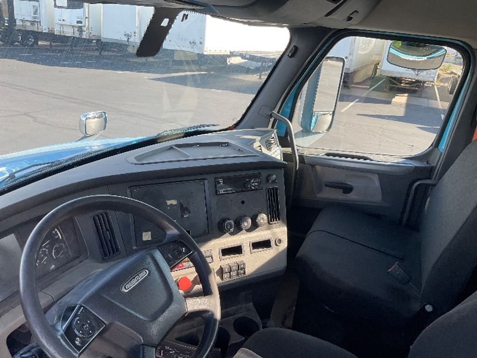 Day Cab Tractor-Heavy Duty Tractors-Freightliner-2020-T12664ST-Phoenix-AZ-285,547\n\t\tmiles-$ 59,000 - Image 10