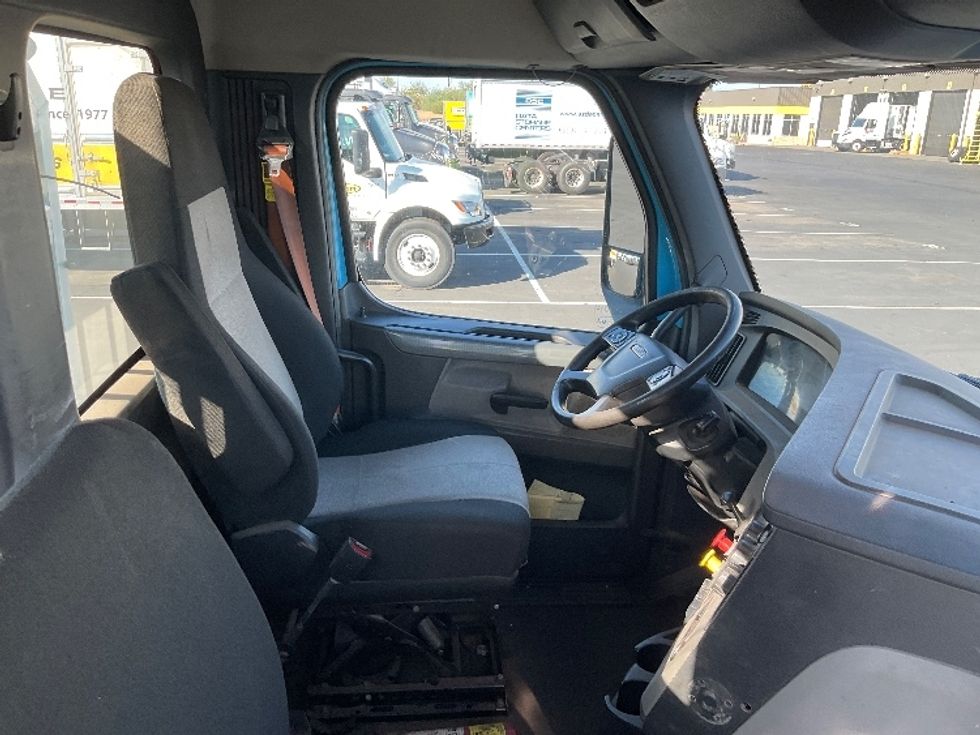 Day Cab Tractor-Heavy Duty Tractors-Freightliner-2020-T12664ST-Phoenix-AZ-285,547\n\t\tmiles-$ 59,000 - Image 14