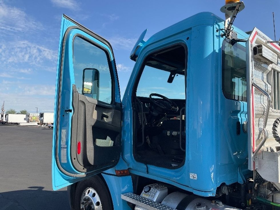 Day Cab Tractor-Heavy Duty Tractors-Freightliner-2020-T12664ST-Phoenix-AZ-285,547\n\t\tmiles-$ 59,000 - Image 9